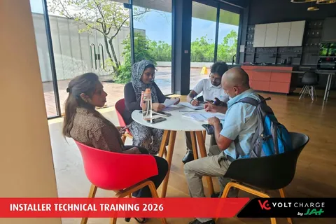 Installers in group study session